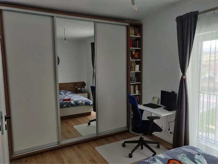 Apartament cu 2 camere semidecomandat, mobilat în Bună Ziua