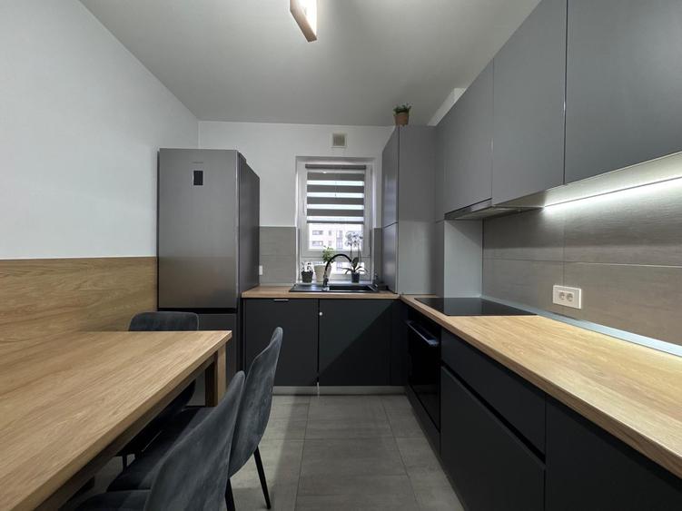 Apartament cu 2 camere decomandat, mobilat în Tractorul