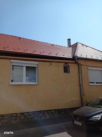 Casă cu 4 camere în Lazaret
