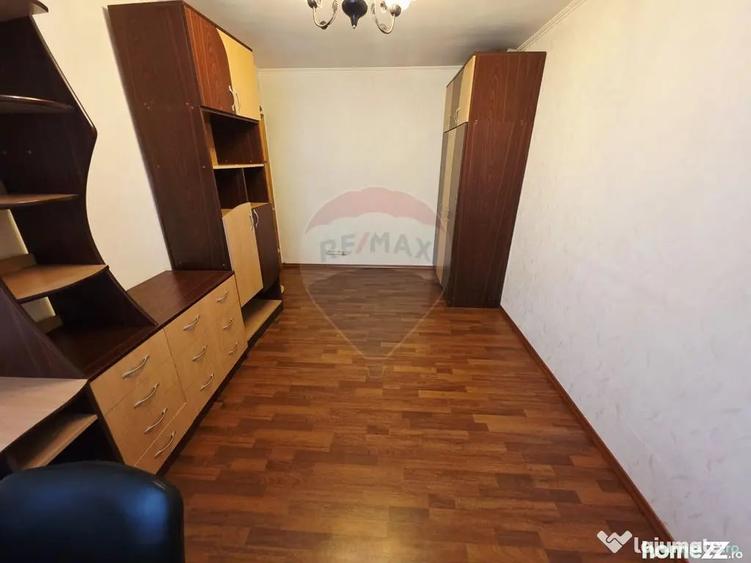Apartament cu 4 camere decomandat în Calea Romanului