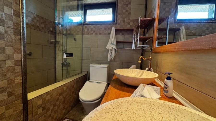 Casă individuală cu 7 camere cu Piscina în Balotești