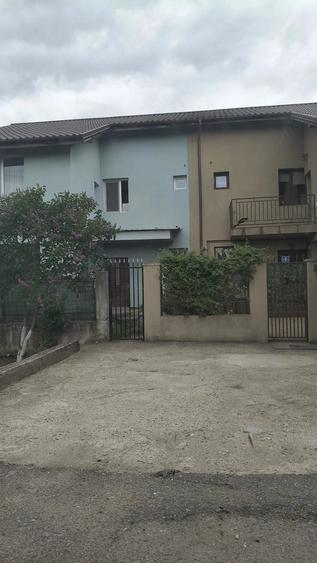 Casă cu Teren 300 Mp în 1 Decembrie