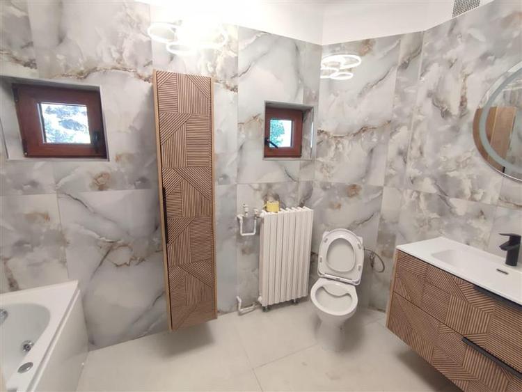 Casă cu 4 camere cu Teren 275 Mp în Tineretului