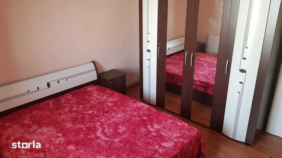 Apartament cu 3 camere decomandat în Sud