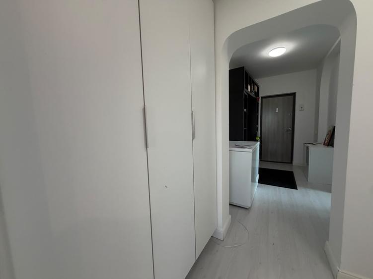 Apartament cu 2 camere decomandat, mobilat în Văcăresti
