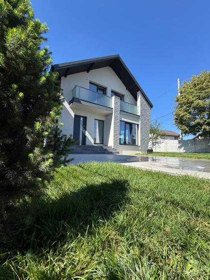 Casă individuală cu 4 camere cu Canalizare în Clinceni