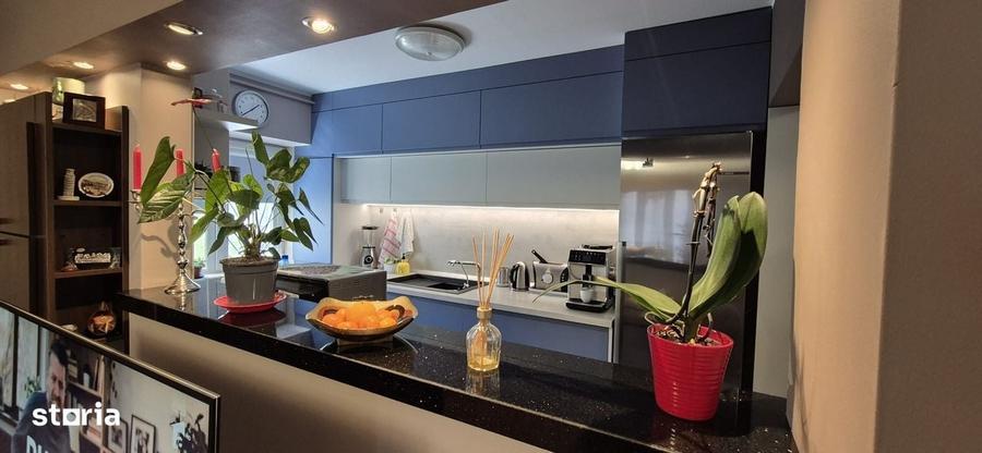 Apartament cu 4 camere decomandat în CET