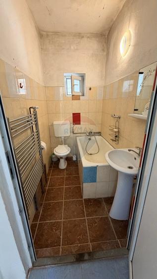 Casă cu 5 camere cu Teren 1400 Mp în Vale