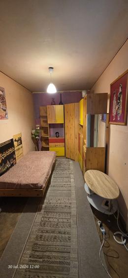 De vanzare apartament cu 3 camere etaj 1 - 4