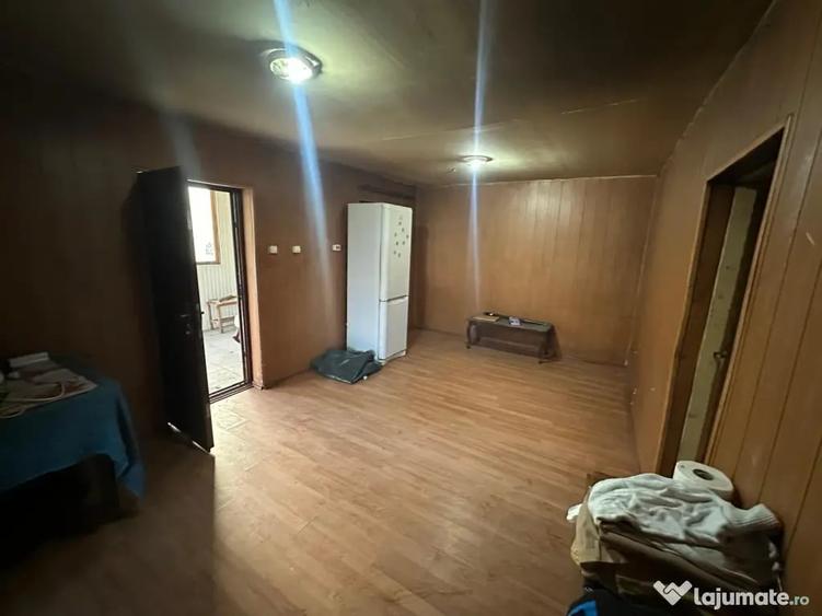 Casă cu 4 camere în Buștenari