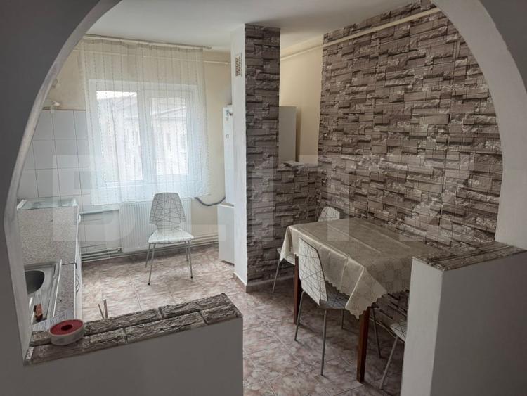 Apartament cu 3 camere decomandat, mobilat în Nord-Est
