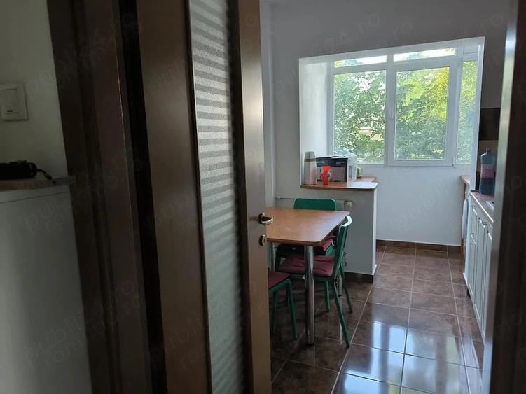 Apartament cu 2 camere decomandat în Arcul de Triumf
