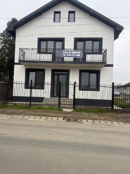 Casă cu 6 camere cu Teren 178 Mp în Central