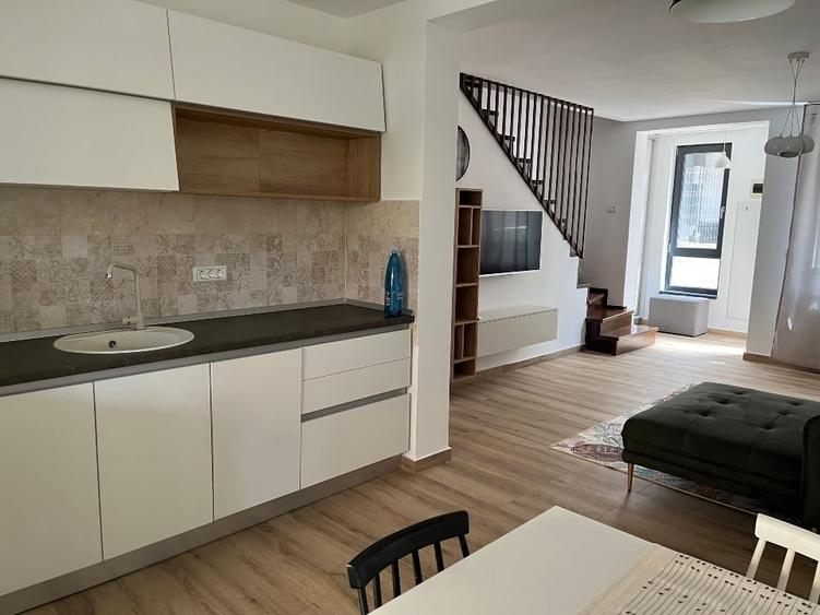 Apartament cu 3 camere decomandat, mobilat în Dumbrăvița