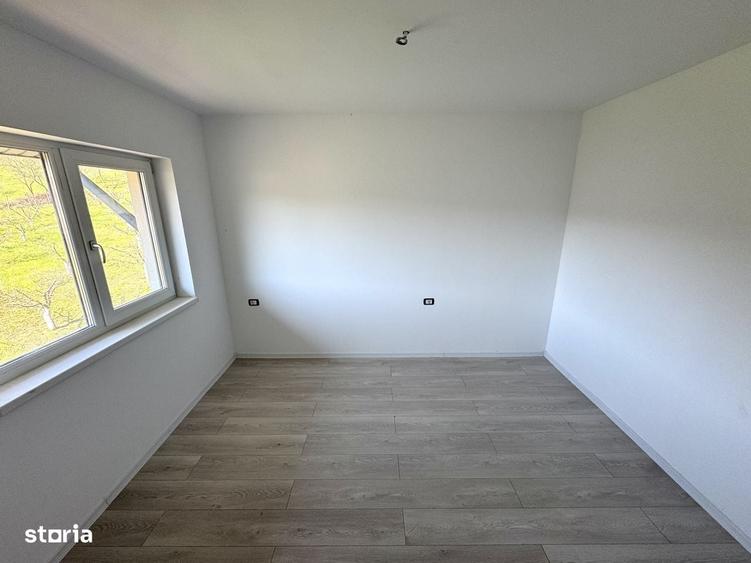 Casă cu 4 camere în Tomești