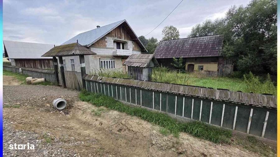 Casă cu 4 camere cu Teren 1500 Mp în Horodnic