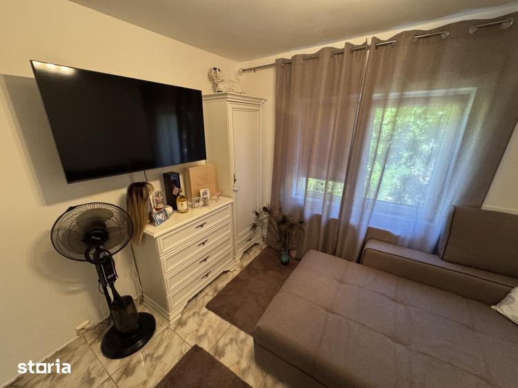 Apartament cu 4 camere decomandat în Micro 16