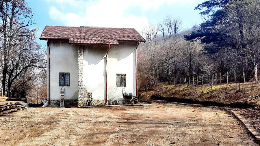 Spațiu industrial, de 250 mp, în Carierei