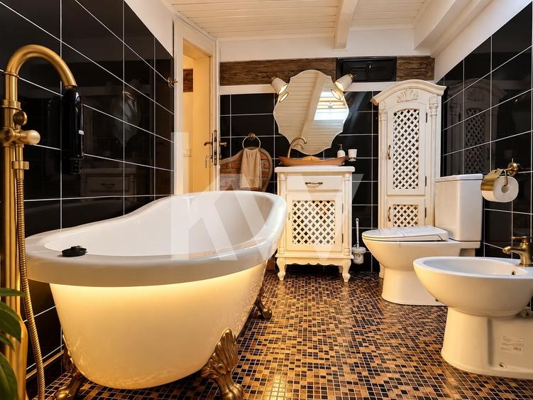 Casă individuală cu 3 camere cu Canalizare în Centrul Istoric