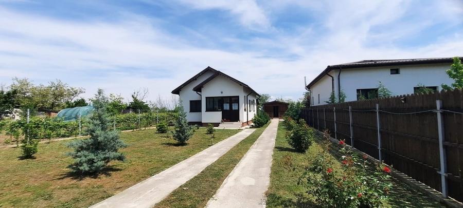 Casă cu 2 camere cu Teren 795 Mp în Regie