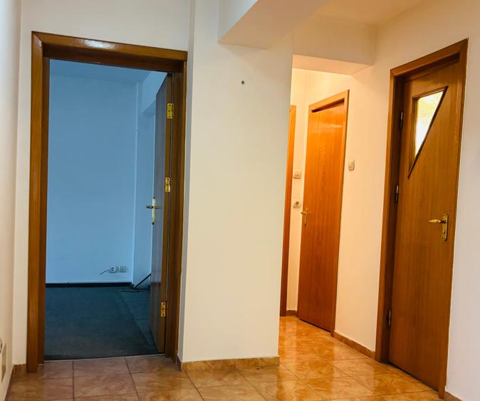 Apartament cu 3 camere decomandat în Decebal