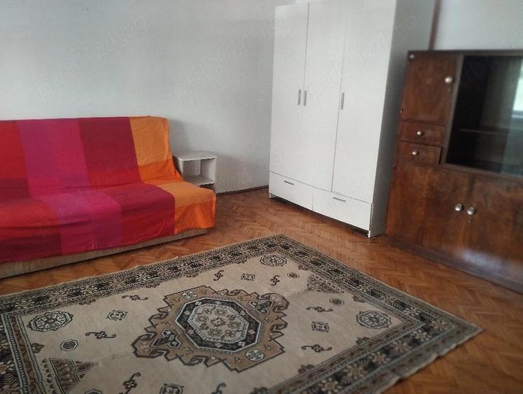 Garsonieră decomandată în Central