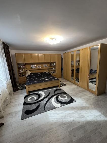 Casă individuală cu 7 camere cu Canalizare în Bereasca