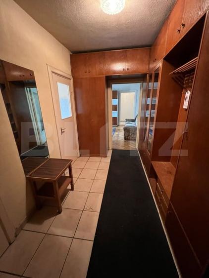 Apartament cu 3 camere decomandat, mobilat în Central