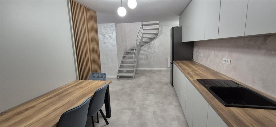 Apartament cu 3 camere semidecomandat, mobilat în Hipodrom 4