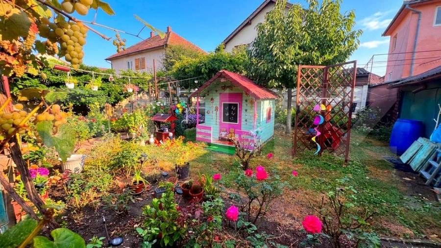 Casă individuală cu 4 camere cu Canalizare în Hipodrom 1