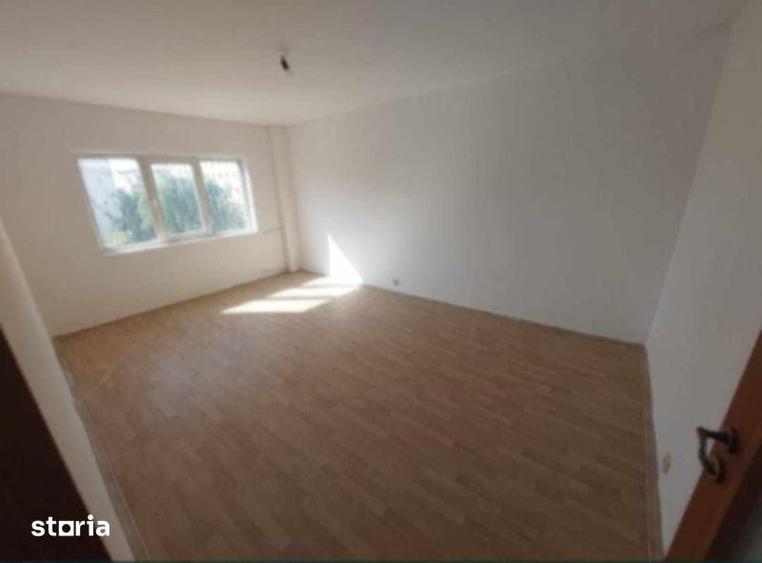Apartament cu 2 camere decomandat în Micro 12