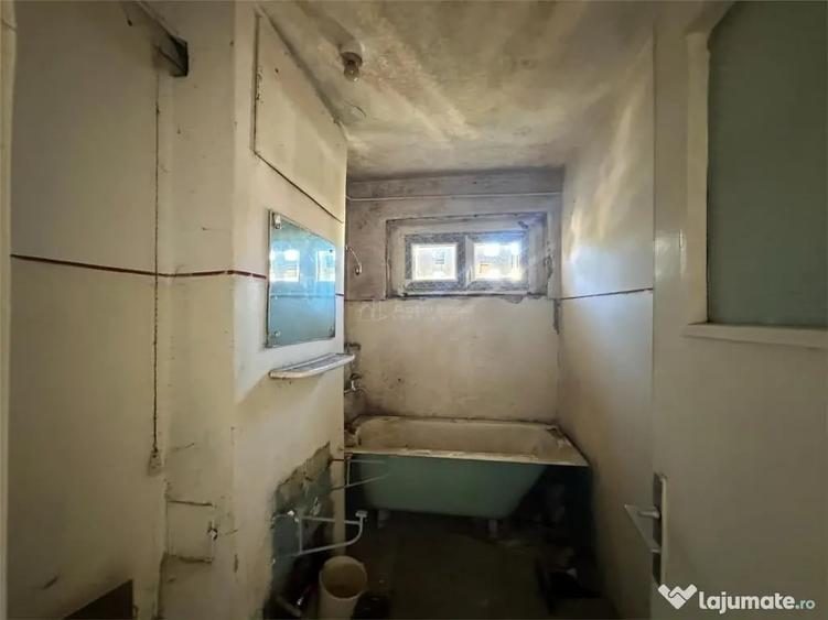 Apartament cu 3 camere semidecomandat în Central
