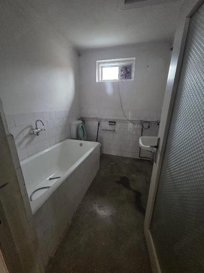 Casă cu 5 camere cu Teren 1000 Mp în Central