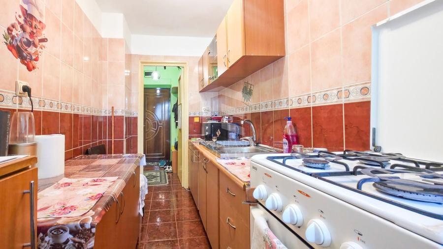 Apartament cu 2 camere semidecomandat, mobilat în Berceni