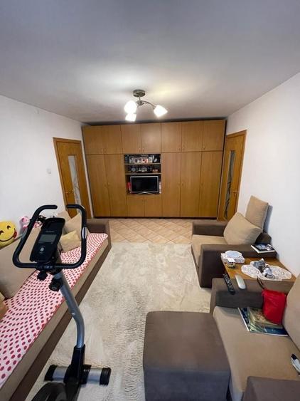 Apartament cu 2 camere semidecomandat în Colentina