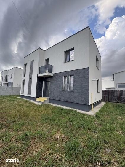 Casă cu 4 camere cu Teren 450 Mp în Rovine