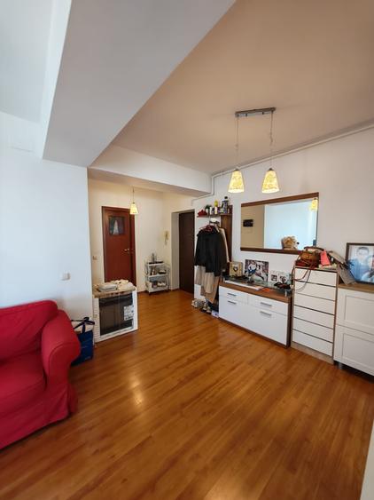 Apartament cu 2 camere semidecomandat în Berceni