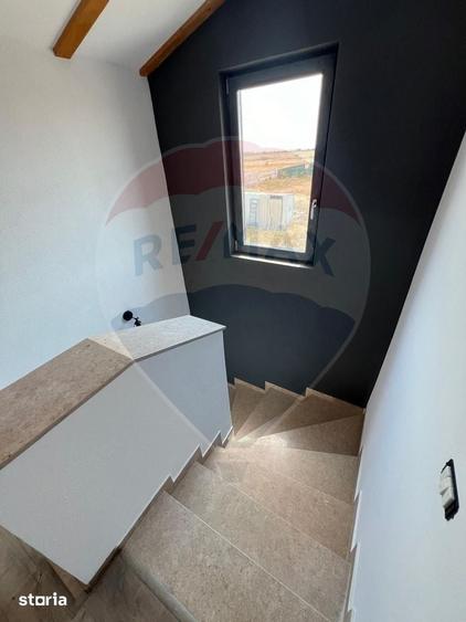 Casă cu 5 camere cu Teren 450 Mp în Nord