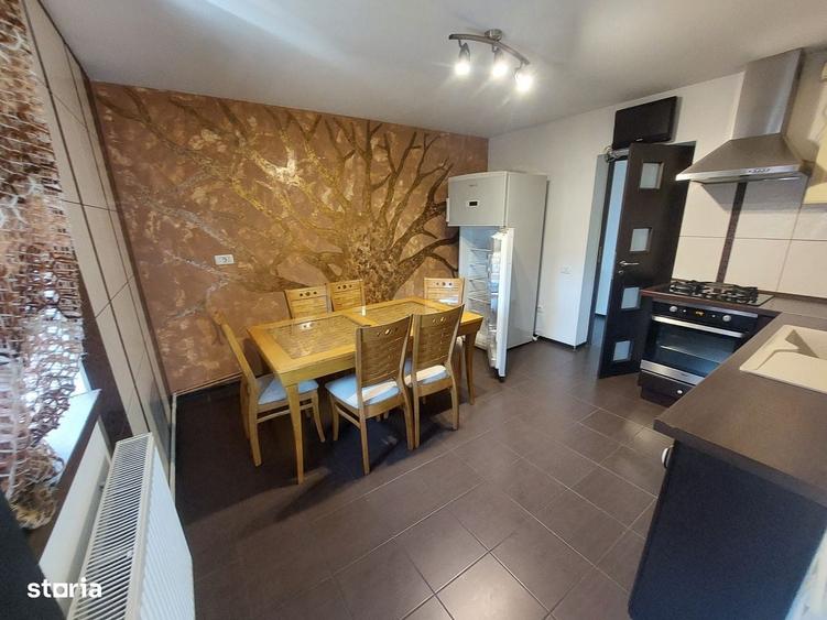 Casă cu 4 camere cu Teren 743 Mp în Central