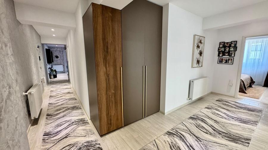 Apartament cu 4 camere decomandat, mobilat în Tractorul