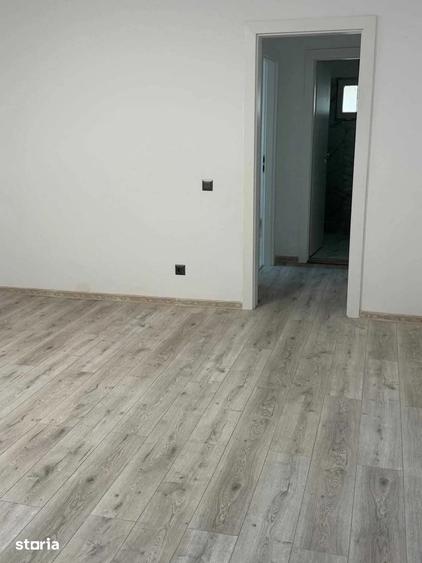 Apartament cu 2 camere semidecomandat în Craiovița Nouă