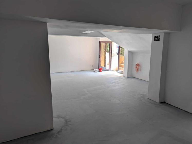 Spatiu comercial 130 mp - demisol - Faleza Nord - 118.000 euro(Cod E8+E10) - 6