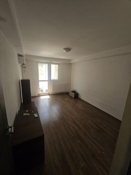 Apartament cu 2 camere decomandat în Drumul Taberei — fotografia 3