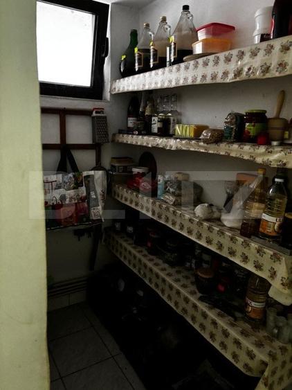 Casă individuală cu 6 camere cu Canalizare în Est