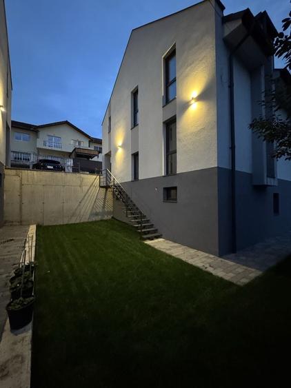 Casă cu 4 camere cu Teren 300 Mp în Florești