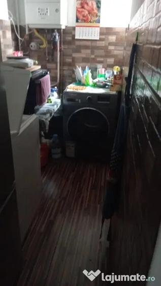 Apartament cu 2 camere decomandat în Rovinari