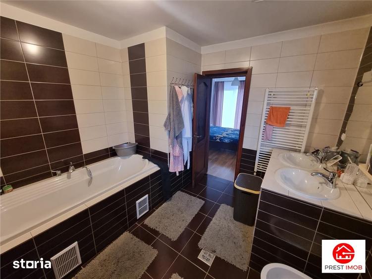 Casă cu 6 camere cu Teren 2200 Mp în Sâncraiu de Mureș