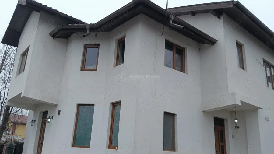 Casă cu 4 camere cu Teren 400 Mp în Central