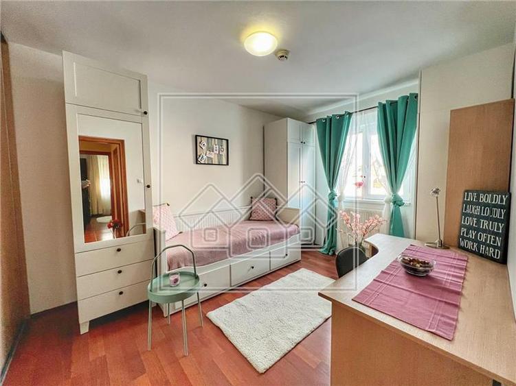 Apartament cu 3 camere decomandat în Șelimbăr