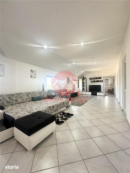 Casă cu 8 camere cu Teren 624 Mp în Valu lui Traian